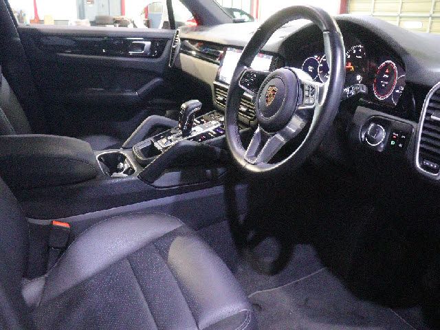 PORSCHE CAYENNE 2019 Image 31
