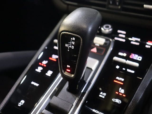 PORSCHE CAYENNE 2019 Image 31