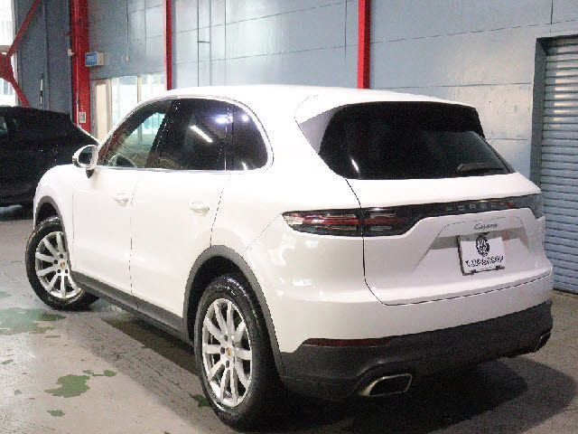 PORSCHE CAYENNE 2019 Image 31