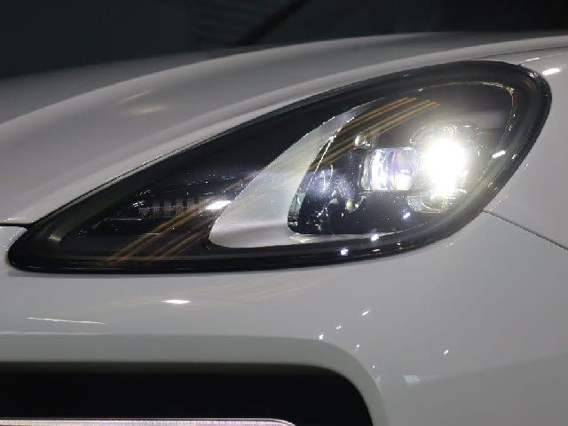 PORSCHE CAYENNE 2019 Image 31