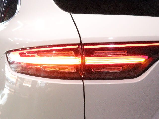 PORSCHE CAYENNE 2019 Image 31