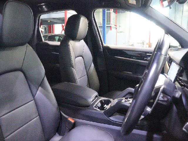 PORSCHE CAYENNE 2019 Image 31