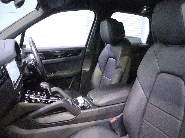 PORSCHE CAYENNE 2019 Image 31
