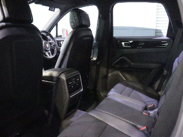 PORSCHE CAYENNE 2019 Image 31