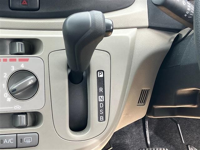 DAIHATSU MIRA E:S 2017 Image 31