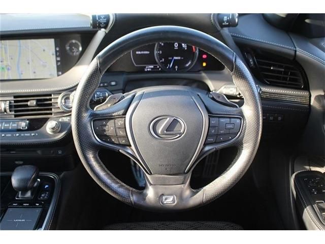 TOYOTA LEXUS LS500 2018 Image 31