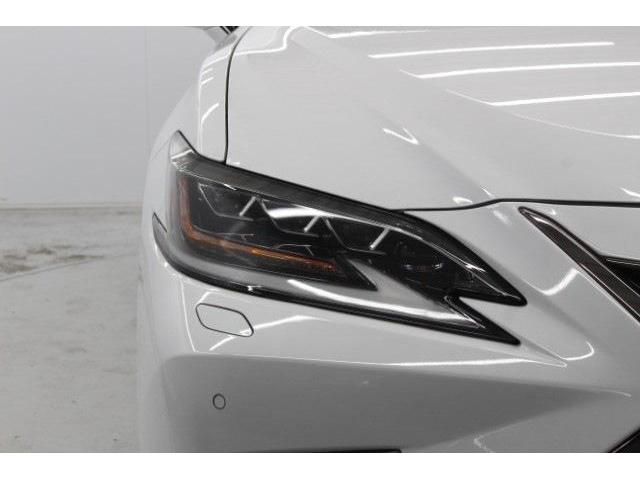 TOYOTA LEXUS ES300H 2020 Image 31