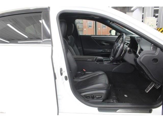 TOYOTA LEXUS ES300H 2020 Image 31