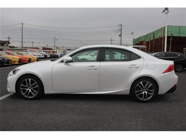 TOYOTA LEXUS IS300 2018 Image 31