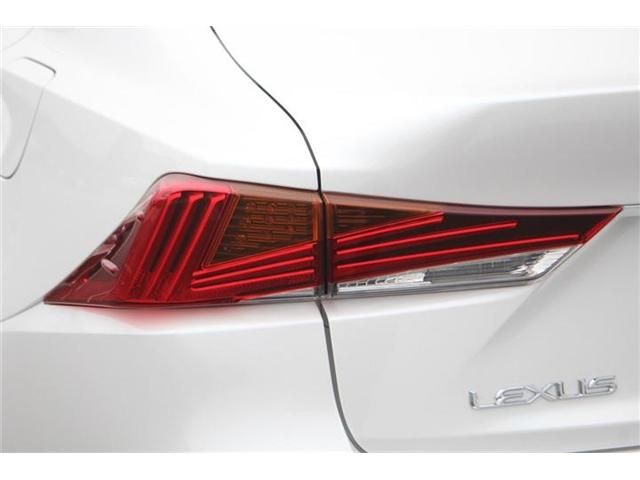 TOYOTA LEXUS IS300 2018 Image 31