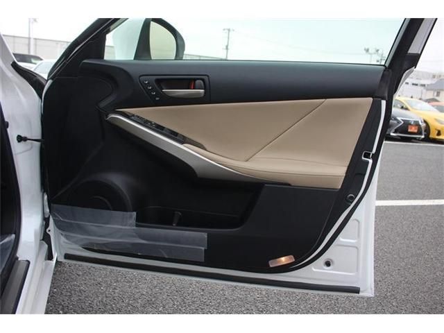 TOYOTA LEXUS IS300 2018 Image 31