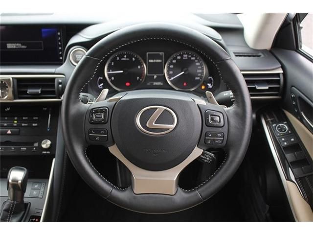 TOYOTA LEXUS IS300 2018 Image 31