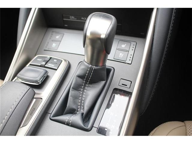 TOYOTA LEXUS IS300 2018 Image 31