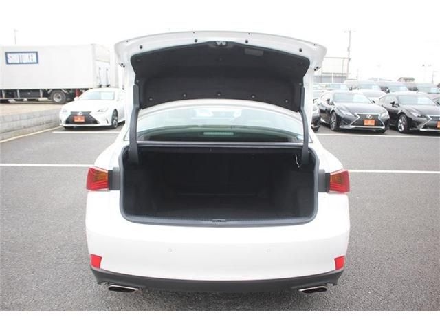 TOYOTA LEXUS IS300 2018 Image 31