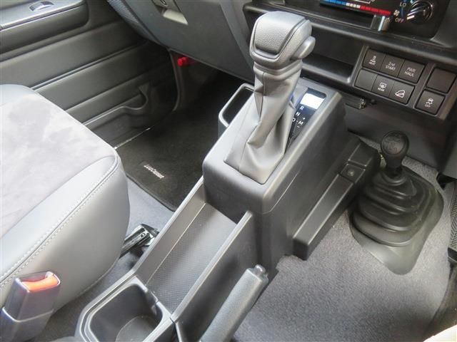 TOYOTA LANDCRUISER 70 2025 Image 31