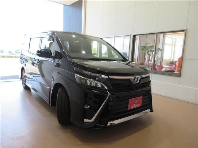TOYOTA VOXY 2017 Image 31