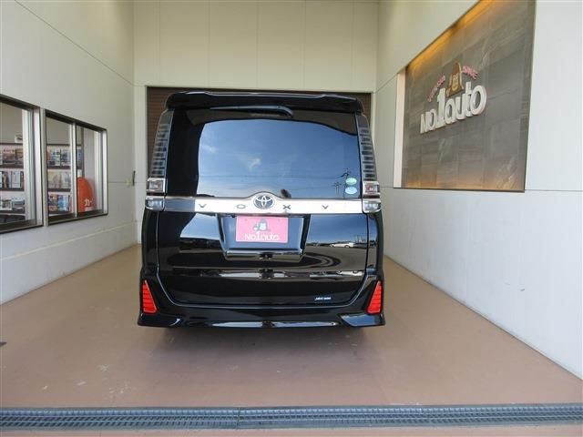 TOYOTA VOXY 2017 Image 31