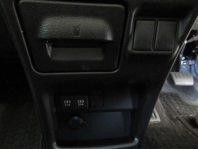 TOYOTA VOXY 2017 Image 31