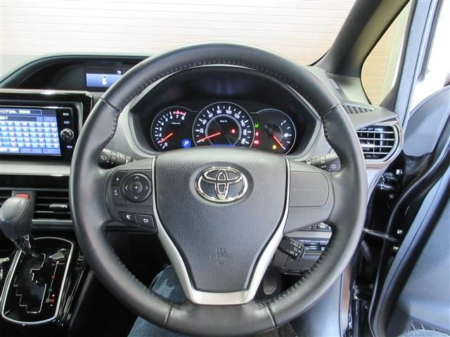 TOYOTA VOXY 2017 Image 31