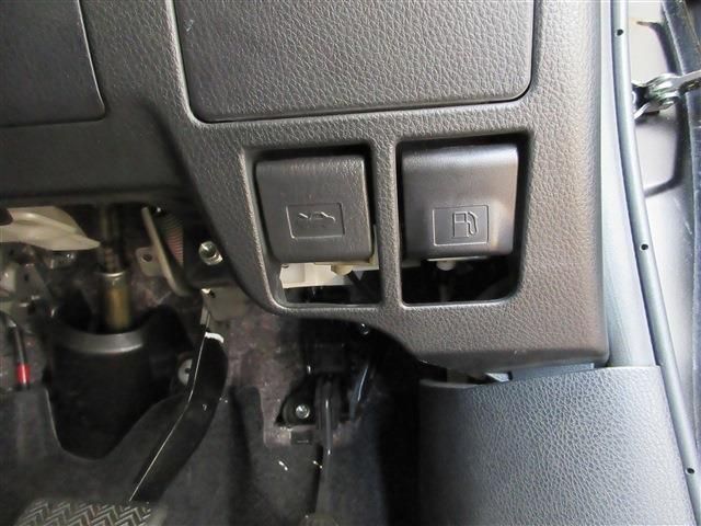 TOYOTA VOXY 2017 Image 31