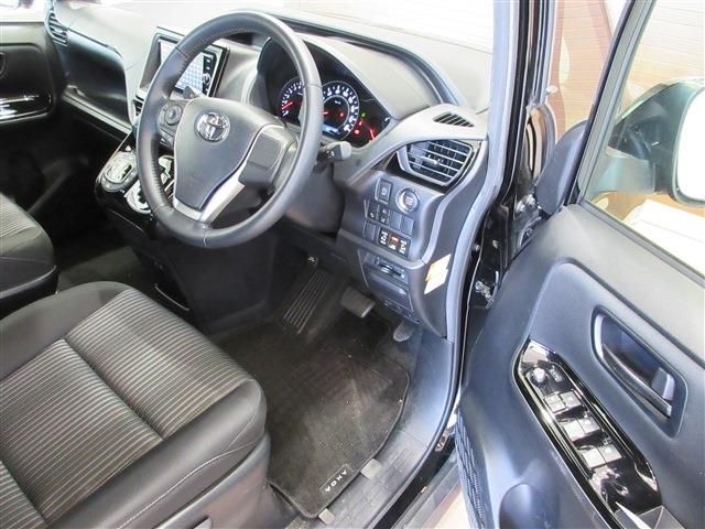 TOYOTA VOXY 2017 Image 31