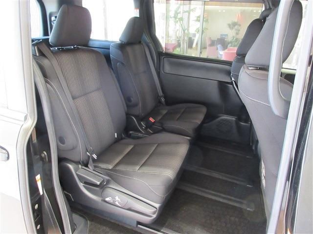 TOYOTA VOXY 2017 Image 31