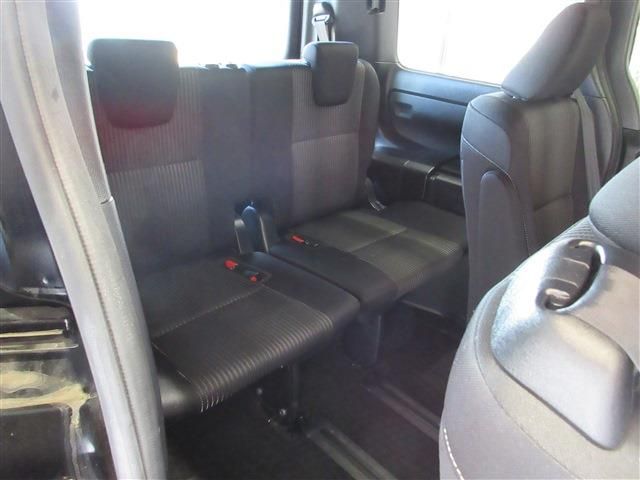 TOYOTA VOXY 2017 Image 31