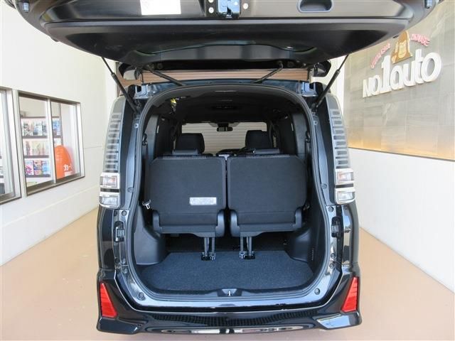 TOYOTA VOXY 2017 Image 31