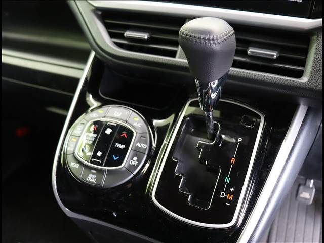 TOYOTA VOXY 2020 Image 31