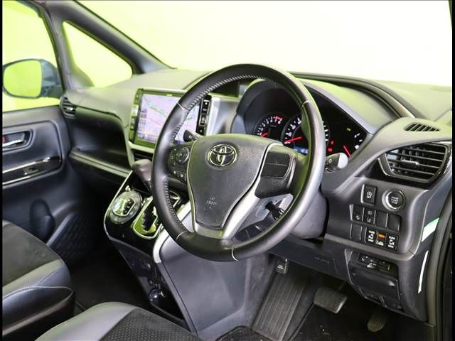 TOYOTA VOXY 2020 Image 31
