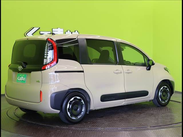TOYOTA SIENTA HYBRID 2024 Image 31
