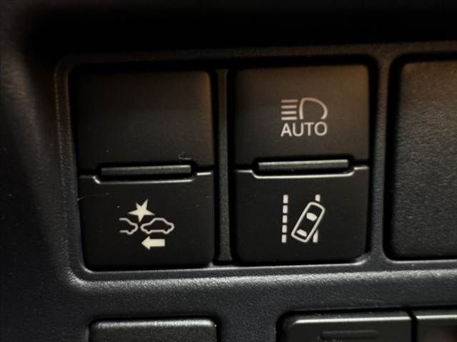 TOYOTA NOAH 2016 Image 31