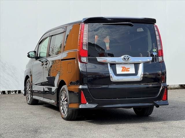 TOYOTA NOAH 2016 Image 31