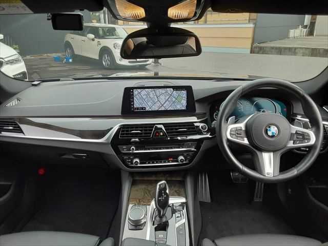 BMW 5SERIES SEDAN 2017 Image 31