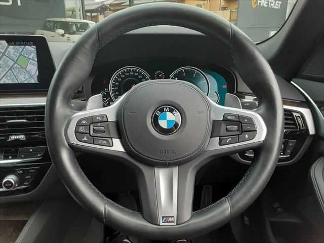 BMW 5SERIES SEDAN 2017 Image 31