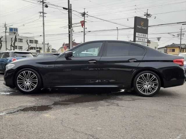 BMW 5SERIES SEDAN 2017 Image 31