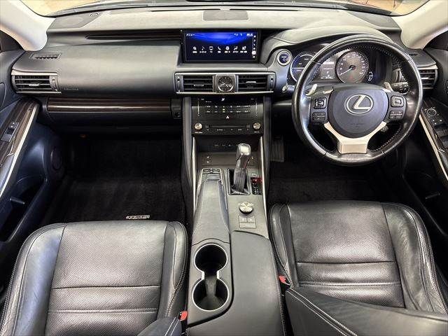 TOYOTA LEXUS IS300H 2017 Image 31