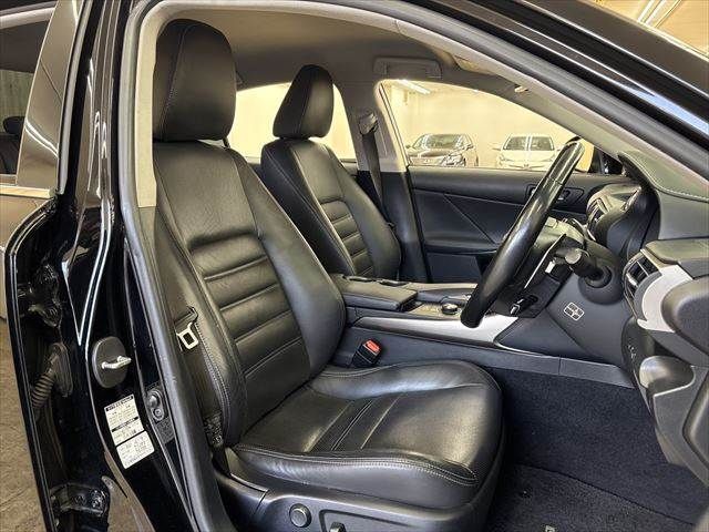 TOYOTA LEXUS IS300H 2017 Image 31