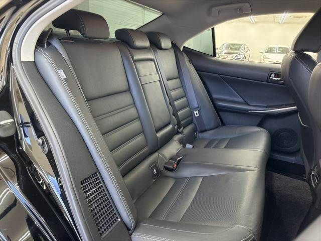 TOYOTA LEXUS IS300H 2017 Image 31