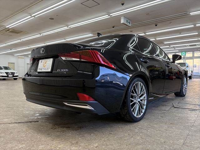TOYOTA LEXUS IS300H 2017 Image 31