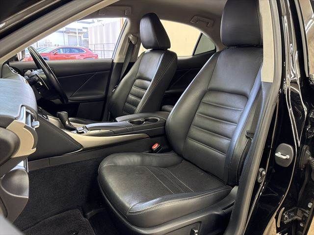 TOYOTA LEXUS IS300H 2017 Image 31