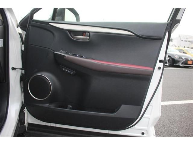 TOYOTA LEXUS NX300H 2018 Image 31