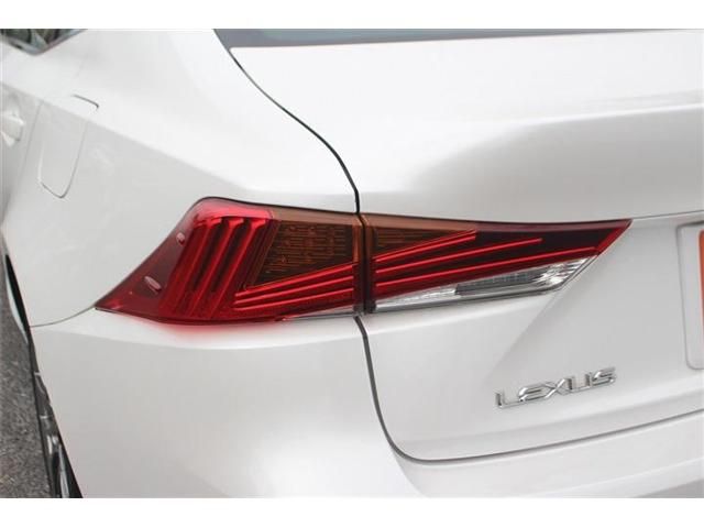 TOYOTA LEXUS IS300H 2017 Image 31