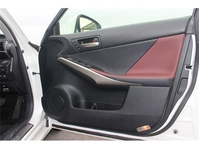 TOYOTA LEXUS IS300H 2017 Image 31