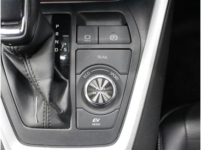 TOYOTA RAV4 HYBRID 4WD 2022 Image 31