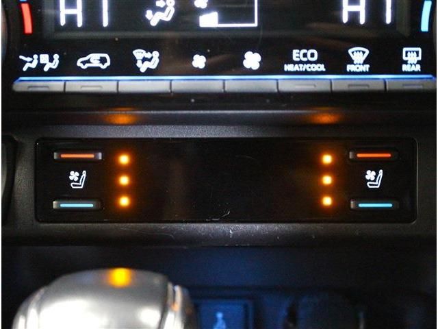 TOYOTA RAV4 HYBRID 4WD 2022 Image 31