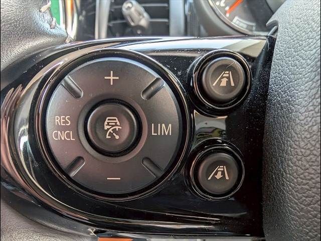 BMW MINI COOPER S OPEN 2018 Image 31