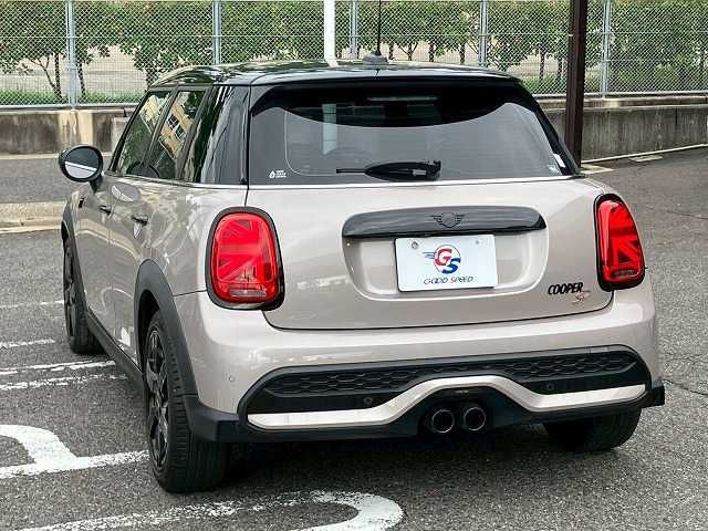 BMW MINI COOPER SD 5DOOR 2022 Image 31