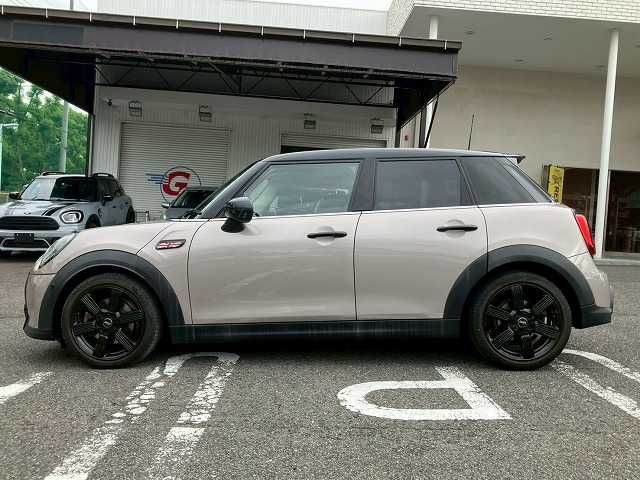 BMW MINI COOPER SD 5DOOR 2022 Image 31