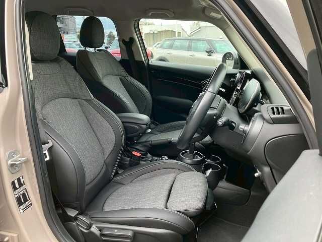 BMW MINI COOPER SD 5DOOR 2022 Image 31